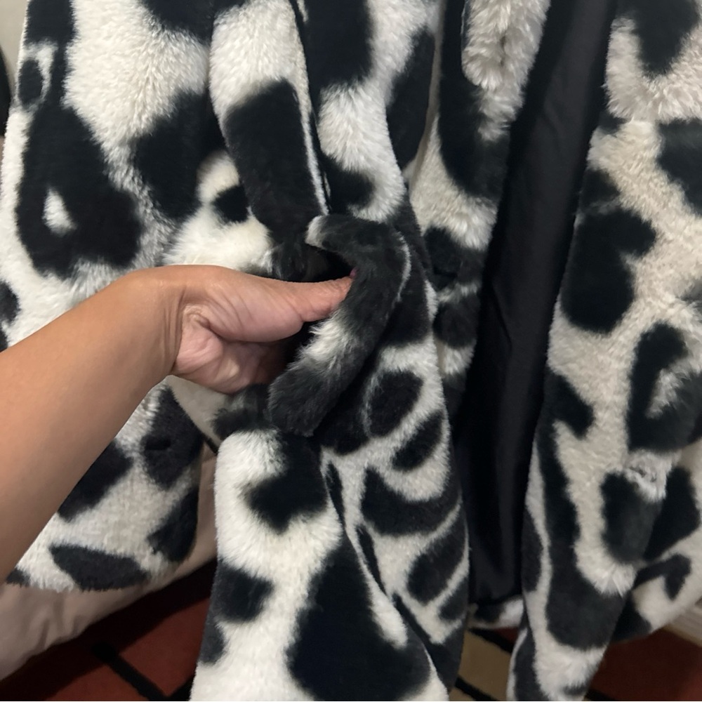 GB chic cow print  Black and White Faux Fur Coat small - Picture 5 of 8